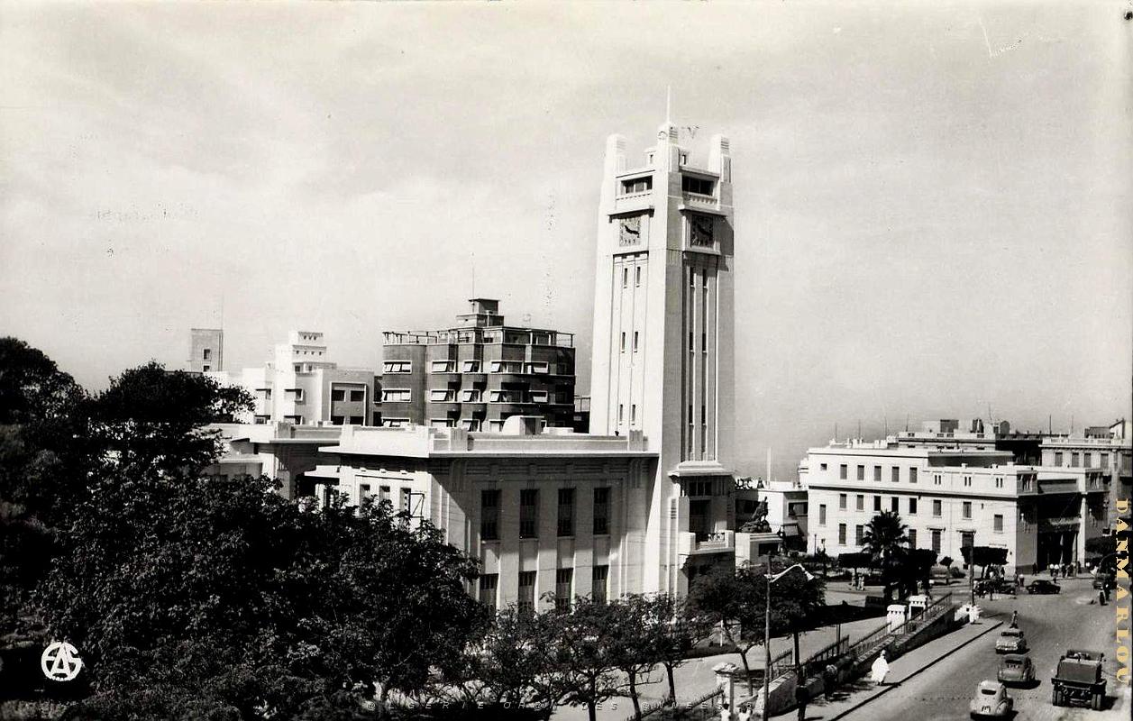 Mostaganem 511- Hotel de ville et banque de l'(Algerie COLLECTION DES AMIS DE ND DE SANTA CRUZ.jpg